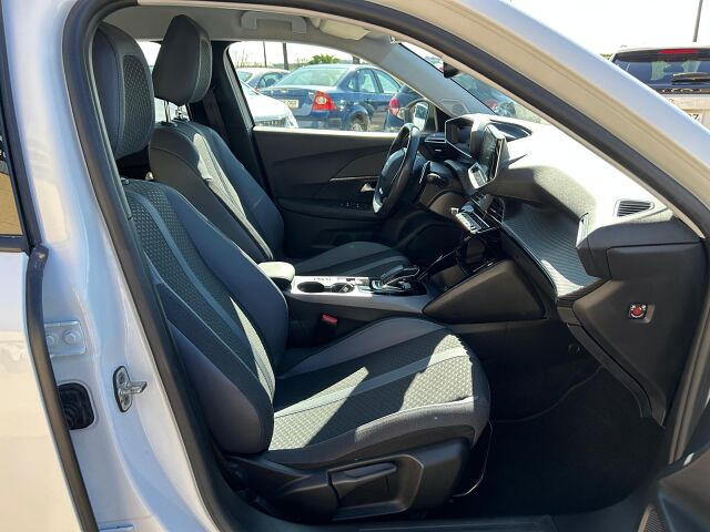 PEUGEOT 2008 ALLURE 1.2 E-THP AUTO SPANISH LHD IN SPAIN 39000 MILES SUPERB 2020